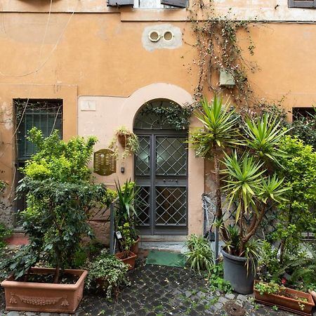 Appartement Iflat Small Studio In The Heart Of Trastevere à Rome Extérieur photo